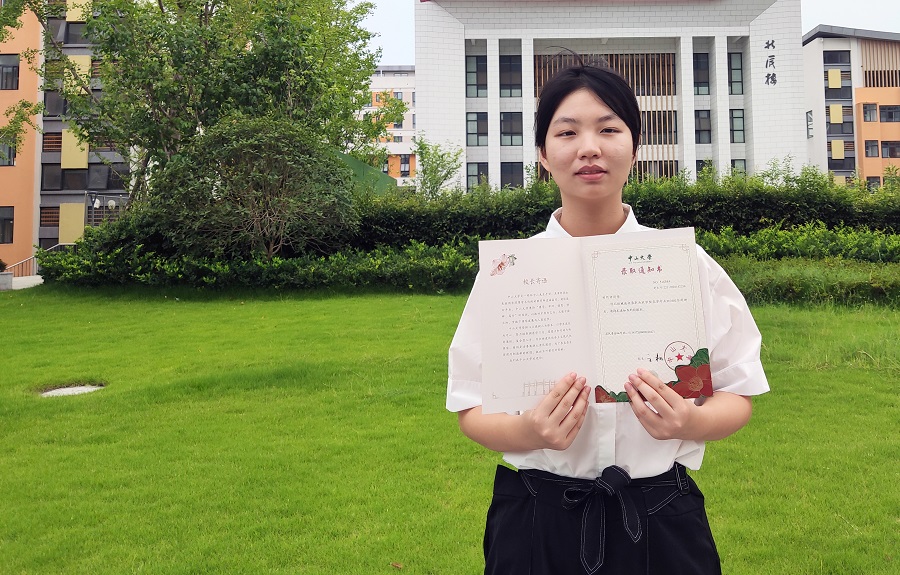 聽障女孩圓夢(mèng)中山大學(xué) 外婆家的天臺(tái)農(nóng)場(chǎng)是她“學(xué)農(nóng)”之源